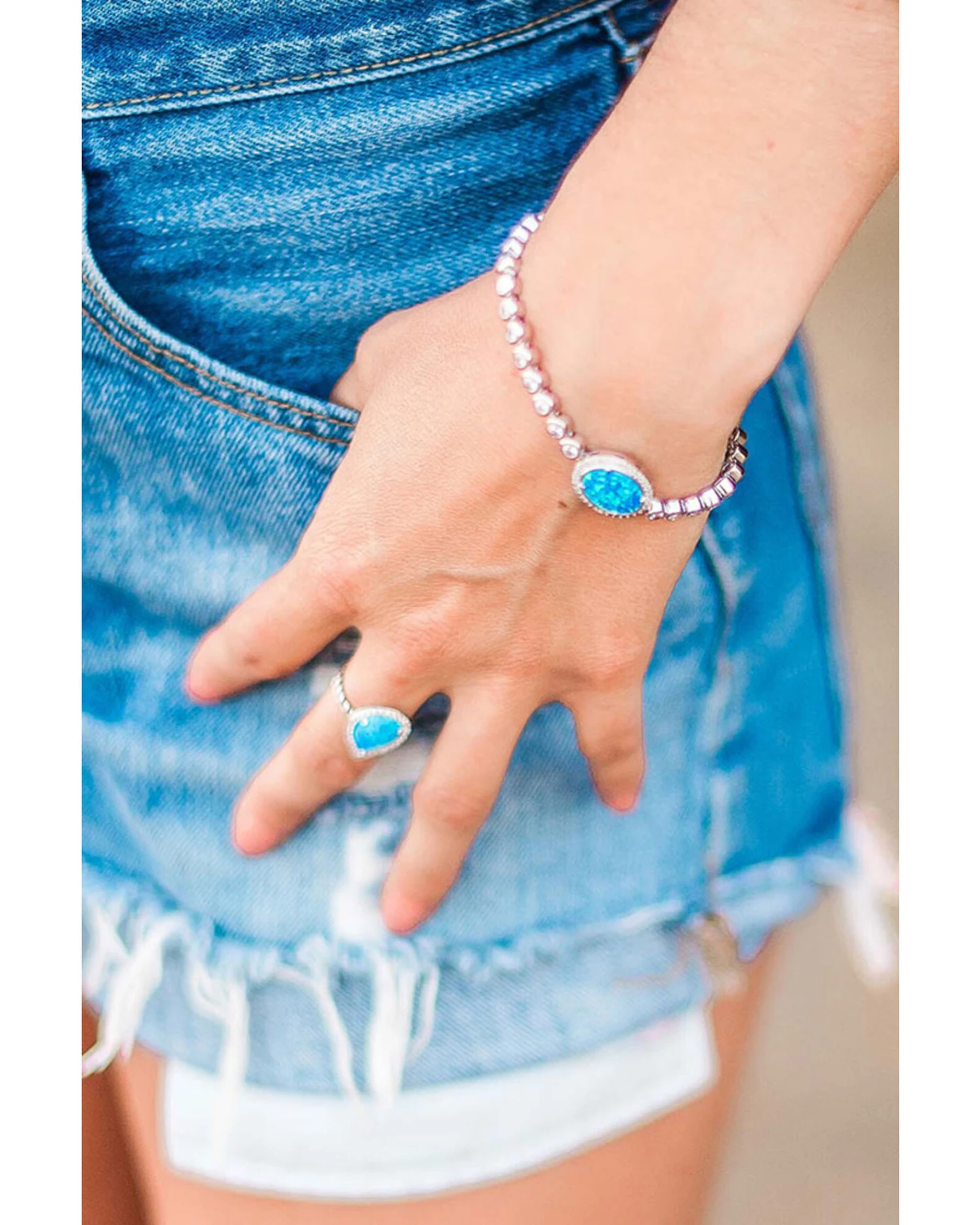 Montana Silversmiths Women's River Lights Opal Lariat Bracelet 3 Montana Silversmiths Women's River Lights Opal Lariat Bracelet