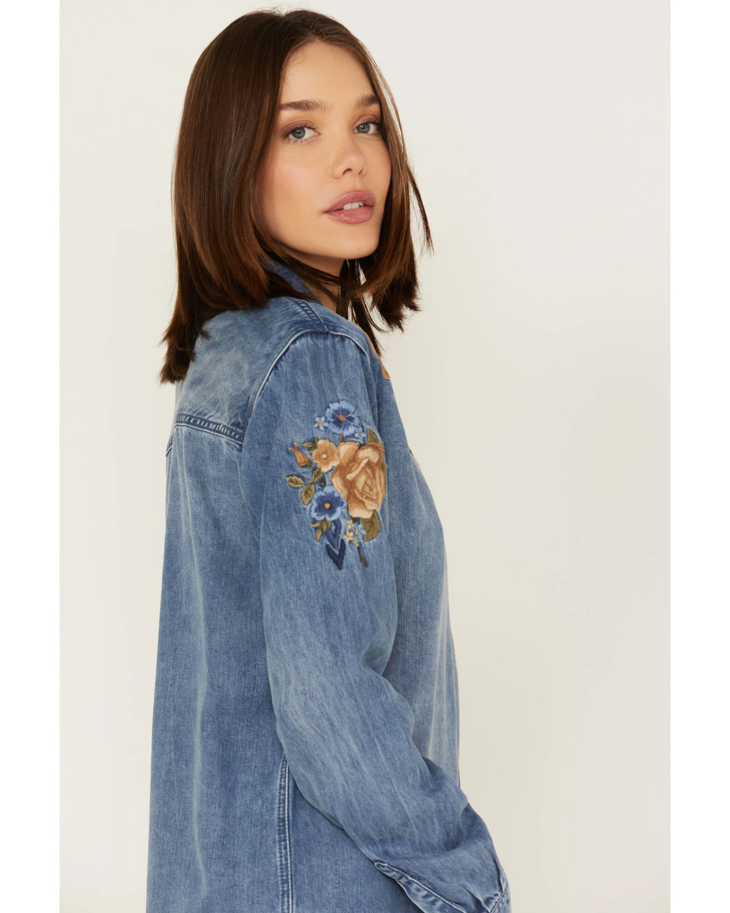 Stetson Women's Floral Embroidered Medium Wash Long Sleeve Button Down Shirt 4 Stetson Women's Floral Embroidered Medium Wash Long Sleeve Button Down Shirt - Image 2