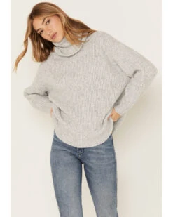 Cleo + Wolf Women's Oversized Turtleneck Sweater