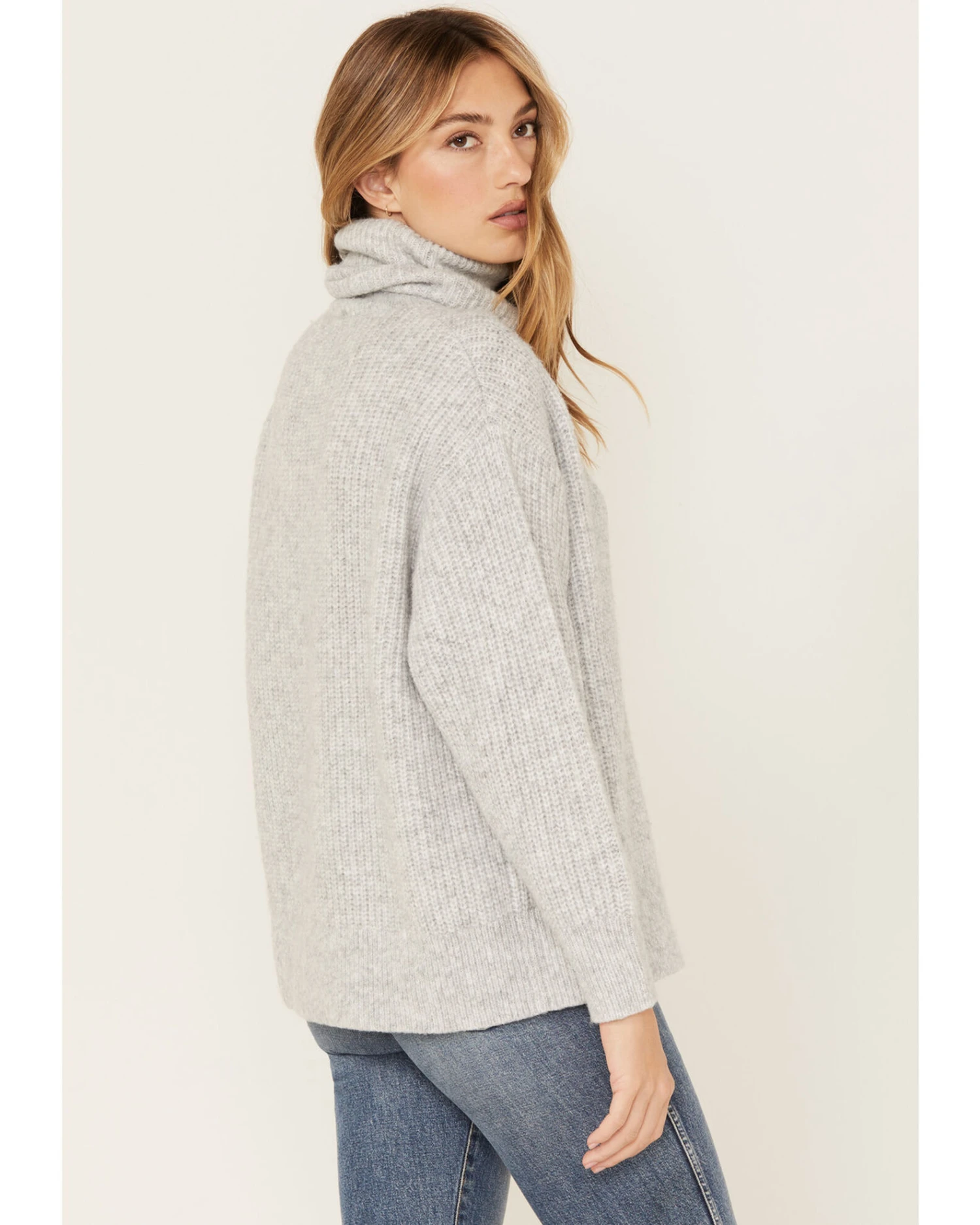 Cleo + Wolf Women's Oversized Turtleneck Sweater 5 Cleo + Wolf Women's Oversized Turtleneck Sweater - Image 3