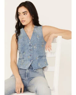 Driftwood Women's Nola Sky Light Wash Floral Print Denim Vest 7 Driftwood Women's Nola Sky Light Wash Floral Print Denim Vest -Western Cowboy Equipment Store 2000387003 412 P1